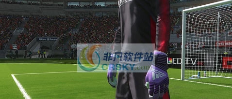 实况足球2018原版替代款门将手套补丁 v2.4